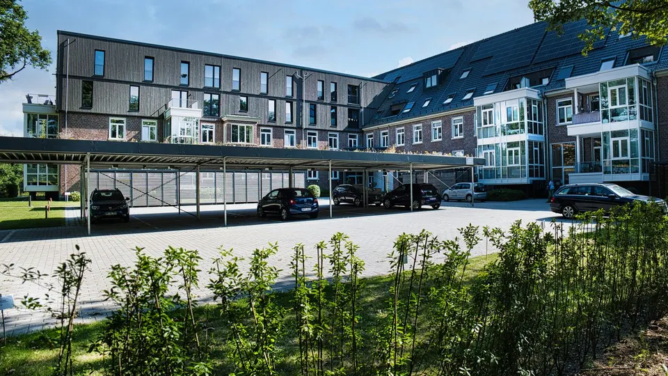 Immeuble d'habitation moderne avec parking couvert